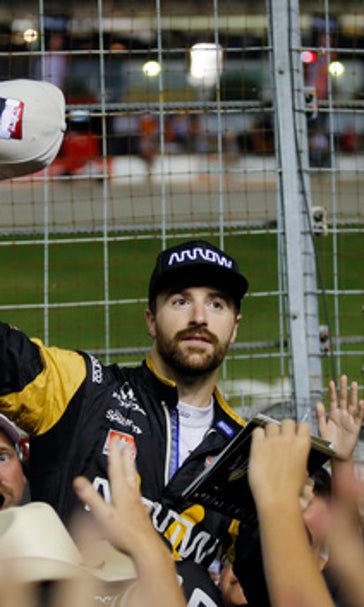 James Hinchcliffe has 11-week lead in IndyCar race at Texas